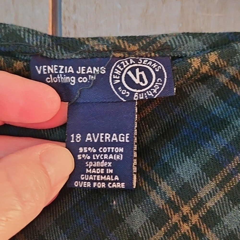 20 Inch Skirt - Picture 3 of 3